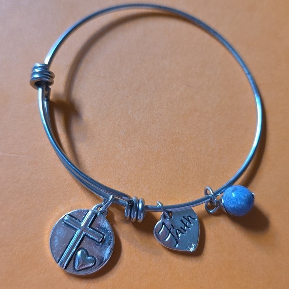 LA Jewelry - Silver Faith Charm Bracelet